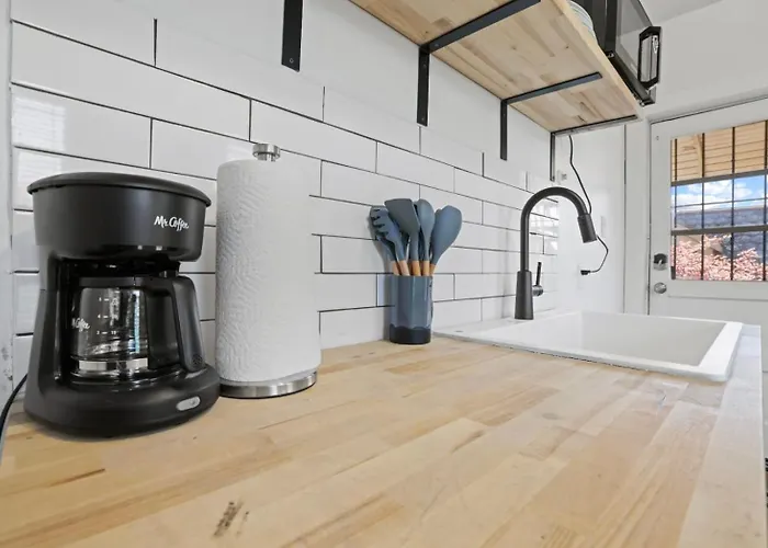 Housepitality - View Loft - German Village Apartment *